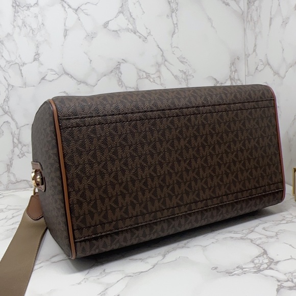 Michael Kors travel medium duffle bag - Picture 3 of 10